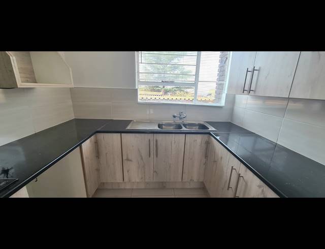 2 BEDROOM TOWNHOUSE FOR SALE IN SOUTH CREST